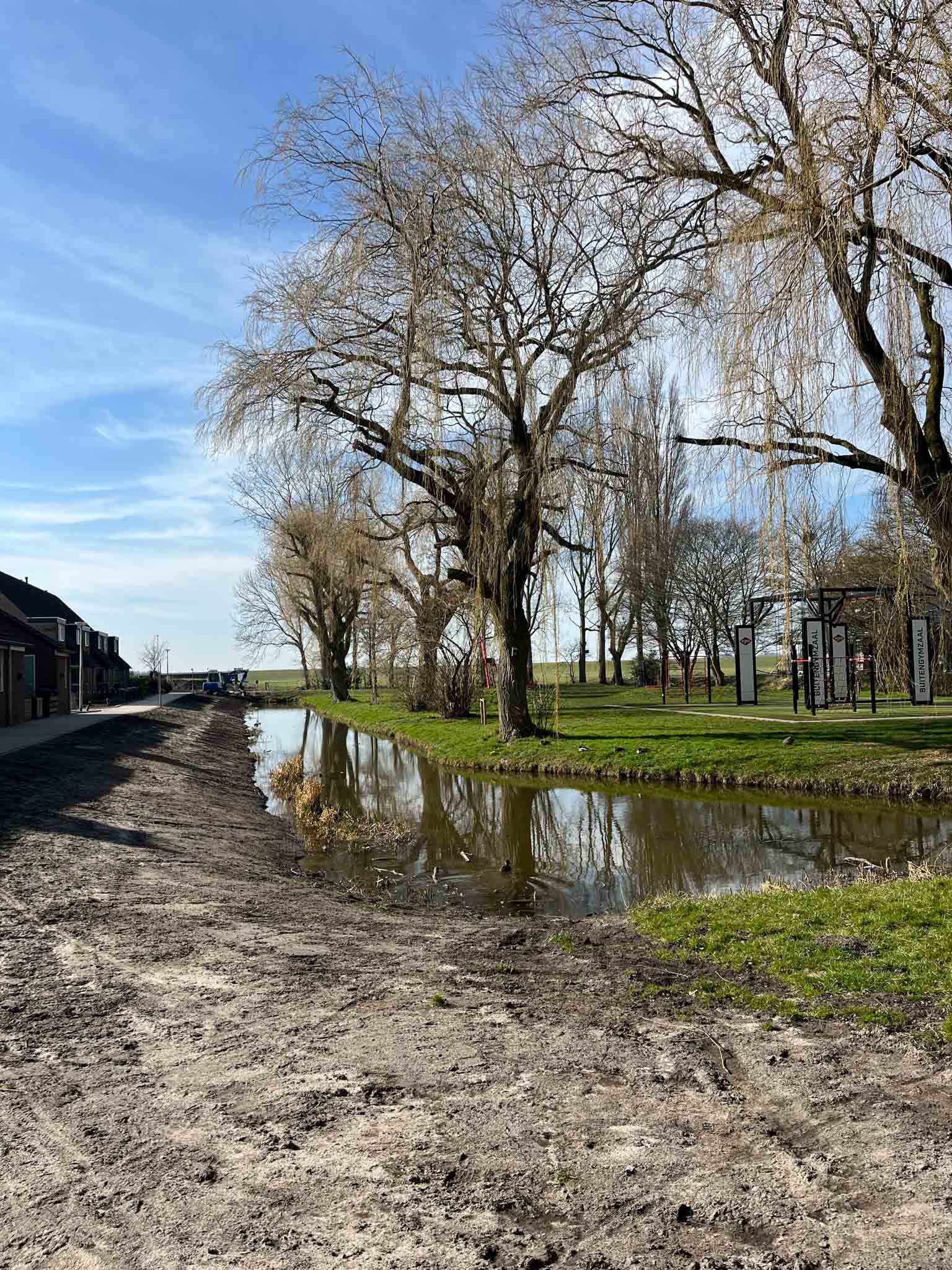 Natuurvriendelijke oever in opbouw