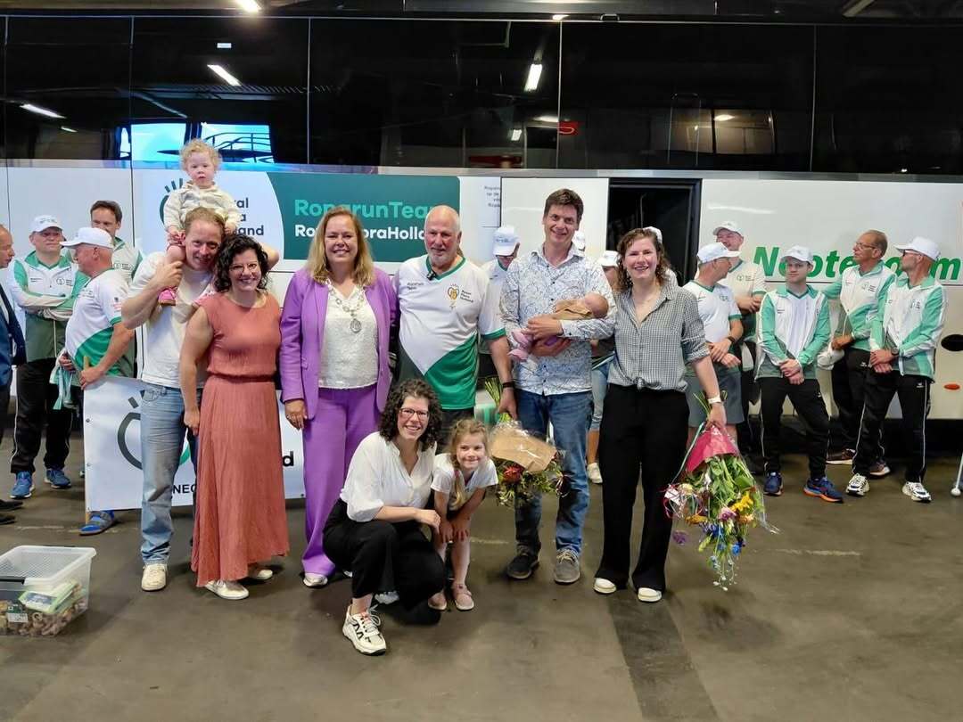 Groepsfoto met burgemeester Astrid, Mokasey en familieleden