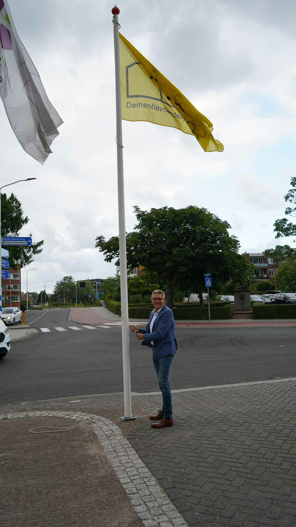 Het hijsen van de vlag Dementievriendelijk