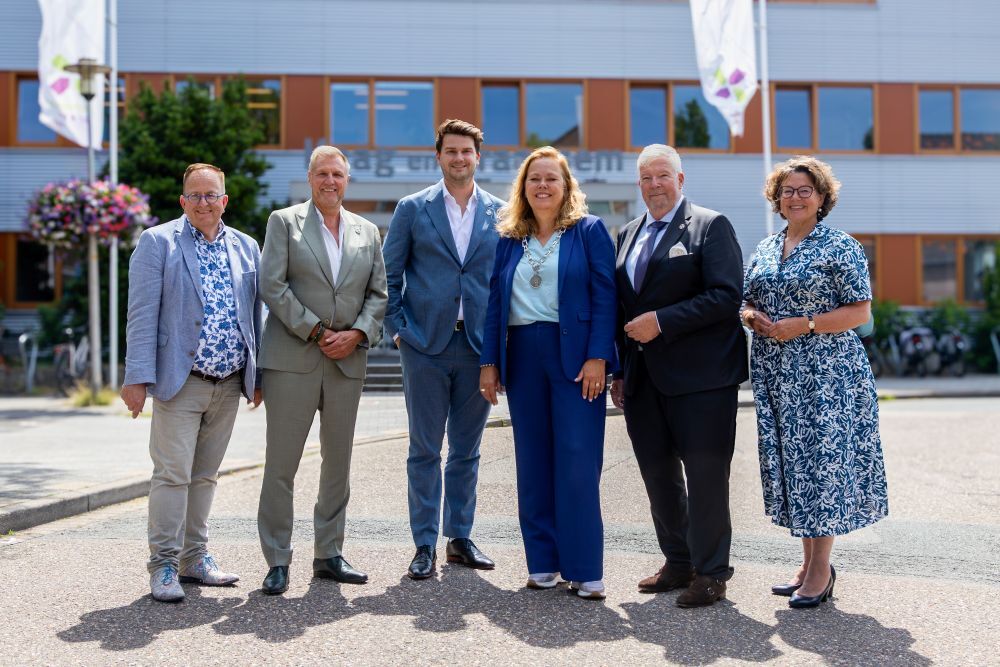 Groepsfoto van het college van b en w  Kaag en Braassem